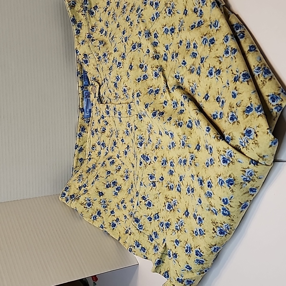 Evan Picone Stretch Capris Light Lime Green With Blue Flowers - Picture 6 of 8